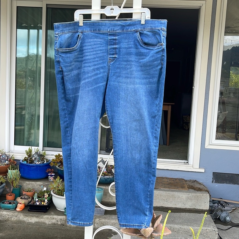 LIKE NEW! Blue Jeans by Sonoma in size 18W